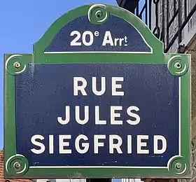 Voir la plaque.