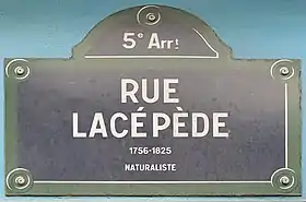 Voir la plaque.