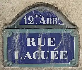 Voir la plaque.