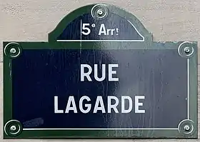 Voir la plaque.