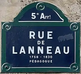 Voir la plaque.