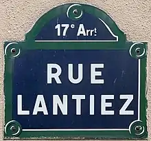 Voir la plaque.