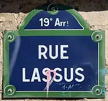 Voir la plaque.