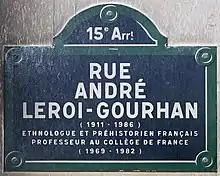 Voir la plaque.