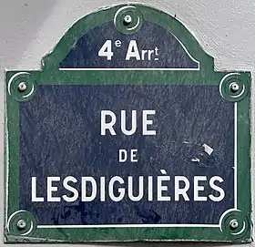 Voir la plaque.