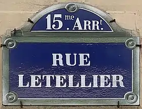 Voir la plaque.