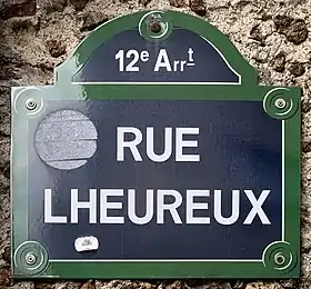 Voir la plaque.