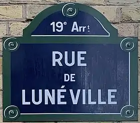 Voir la plaque.