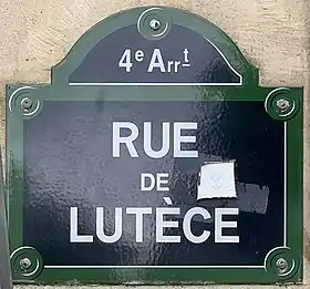 Voir la plaque.