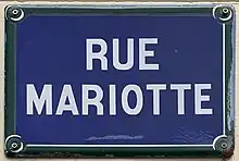 Voir la plaque.