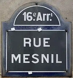 Voir la plaque.