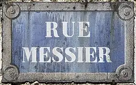 Voir la plaque.