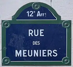 Voir la plaque.