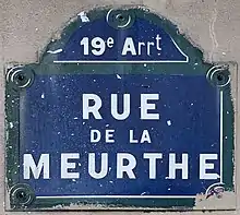 Voir la plaque.