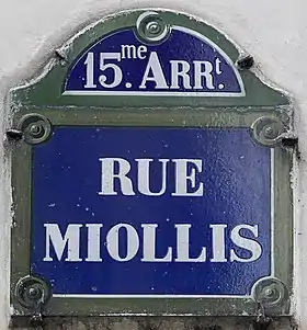 Voir la plaque.