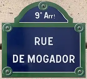 Voir la plaque.