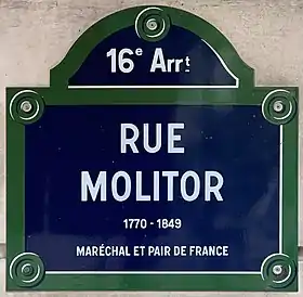 Voir la plaque.