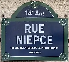 Voir la plaque.