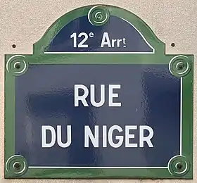 Voir la plaque.