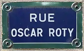 Voir la plaque.