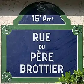 Voir la plaque.