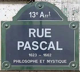 Voir la plaque.