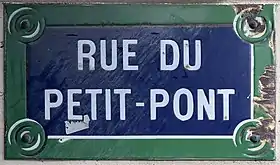 Voir la plaque.