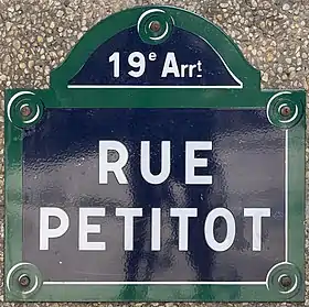 Voir la plaque.