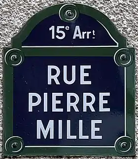 Voir la plaque.