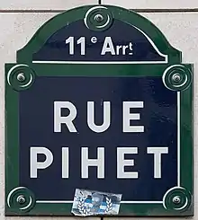 Voir la plaque.