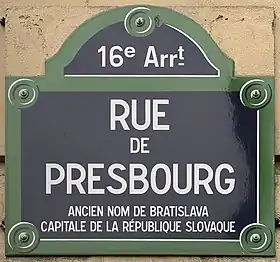 Voir la plaque.