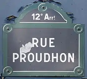 Voir la plaque.