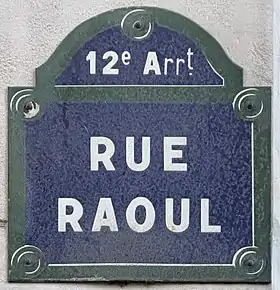 Voir la plaque.