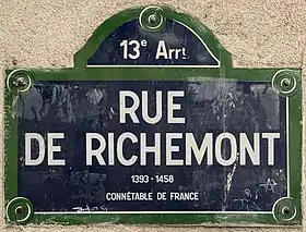 Voir la plaque.