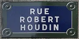 Voir la plaque.