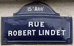 Voir la plaque.