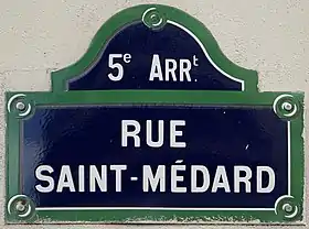 Voir la plaque.