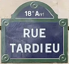 Voir la plaque.