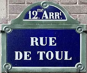 Voir la plaque.