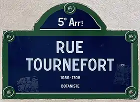 Voir la plaque.