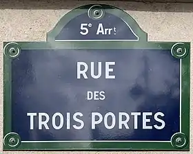 Voir la plaque.