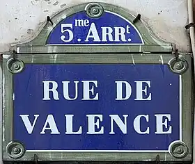 Voir la plaque.