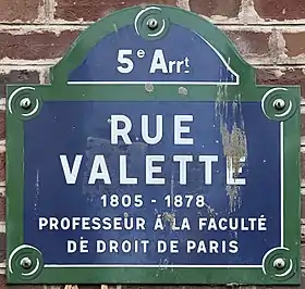 Voir la plaque.