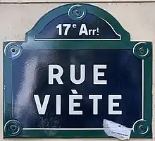 Voir la plaque.