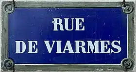 Voir la plaque.