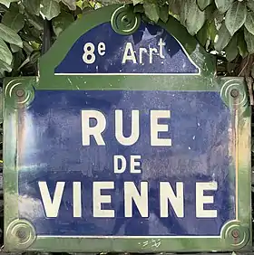 Voir la plaque.