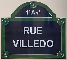 Voir la plaque.