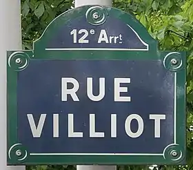 Voir la plaque.