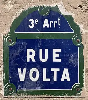 Voir la plaque.