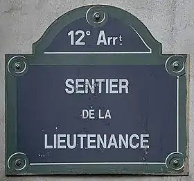 Voir la plaque.